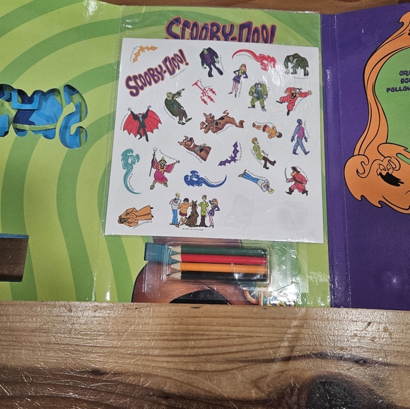 Scooby Doo Paperback Storybooks, Stencil Set & Plush Bundle - Picture 6 of 11